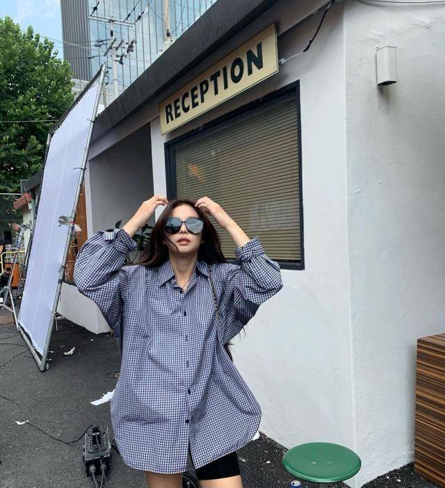 jennie偷穿男友衬衫?