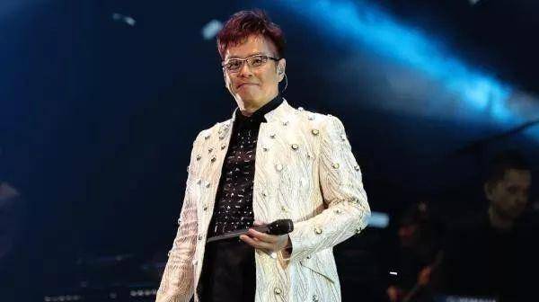 71岁谭咏麟跑步偶遇周润发,乐观年轻态自嘲永远25岁_锻炼_运动_健身