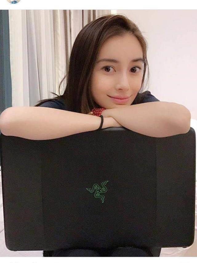 今日滑雪的照片,生产一年的她也很快的瘦身,中心投入工作中!