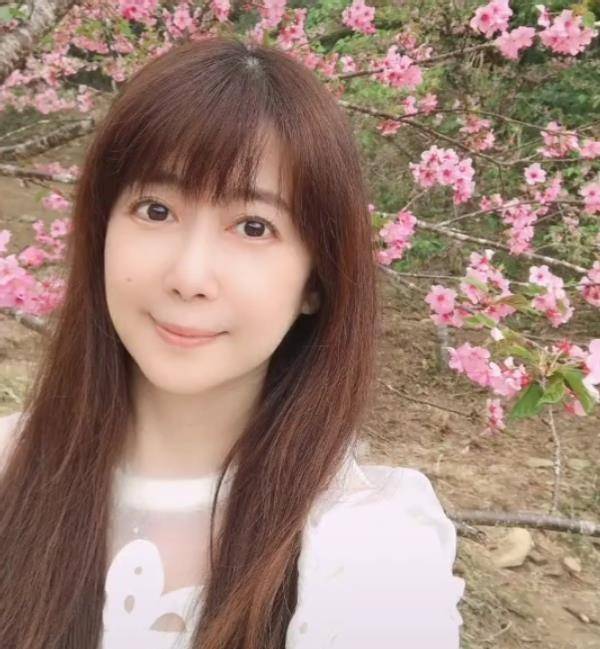 不过孟庭苇依然乐于和关注她的朋友分享近况,不仅容貌一点都不显老