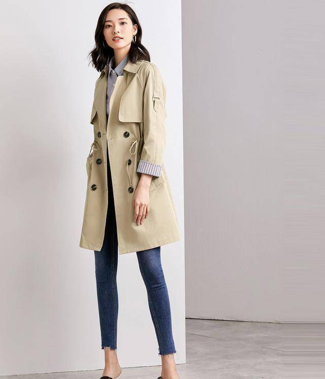 156cm到176cm女生早秋穿搭,卡其色风衣的n种搭配,显高又时髦_牛仔裤