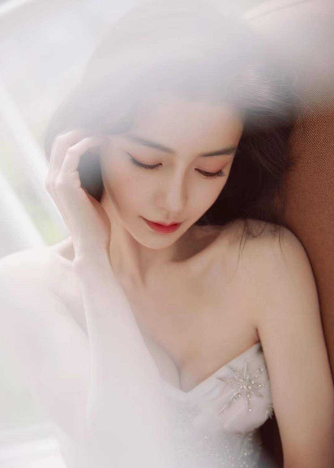 angelababy(杨颖),神仙颜值,身材凹凸有致,美得不可方物!