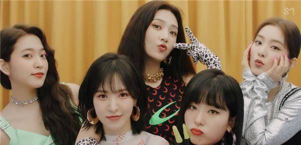 这次的风格依旧很sm,从函数到redvelvet给人的印象不