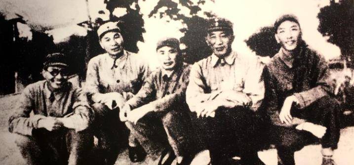 1947年,罗历戎被俘,晋察冀军区和野司领导一起接见