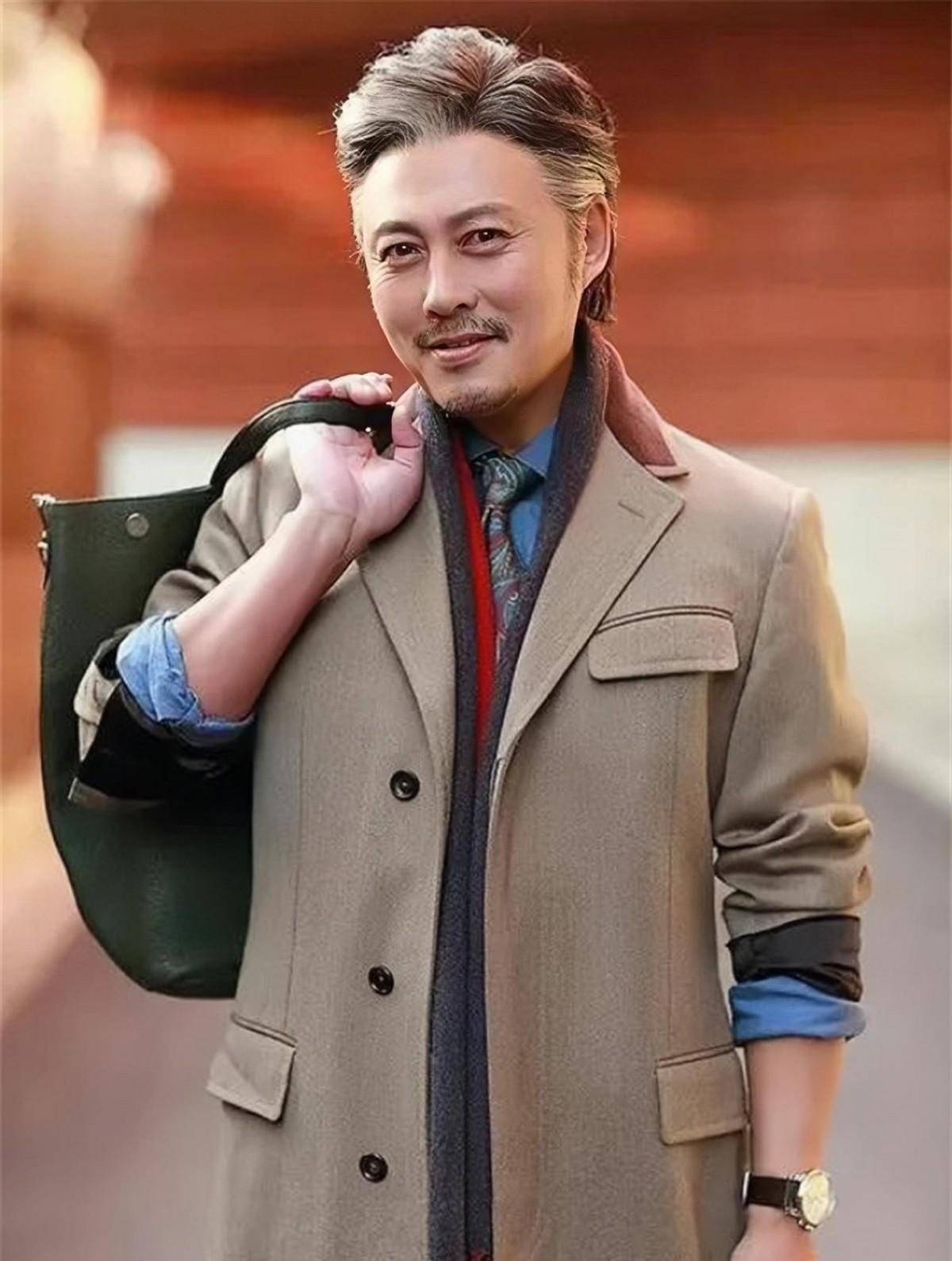 "我至今感谢红楼,让我认识了胡焰!