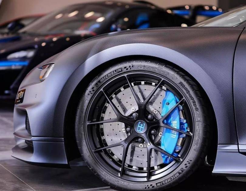 布加迪110周年纪念版实车到店,全碳纤维!法系最后的尊严?