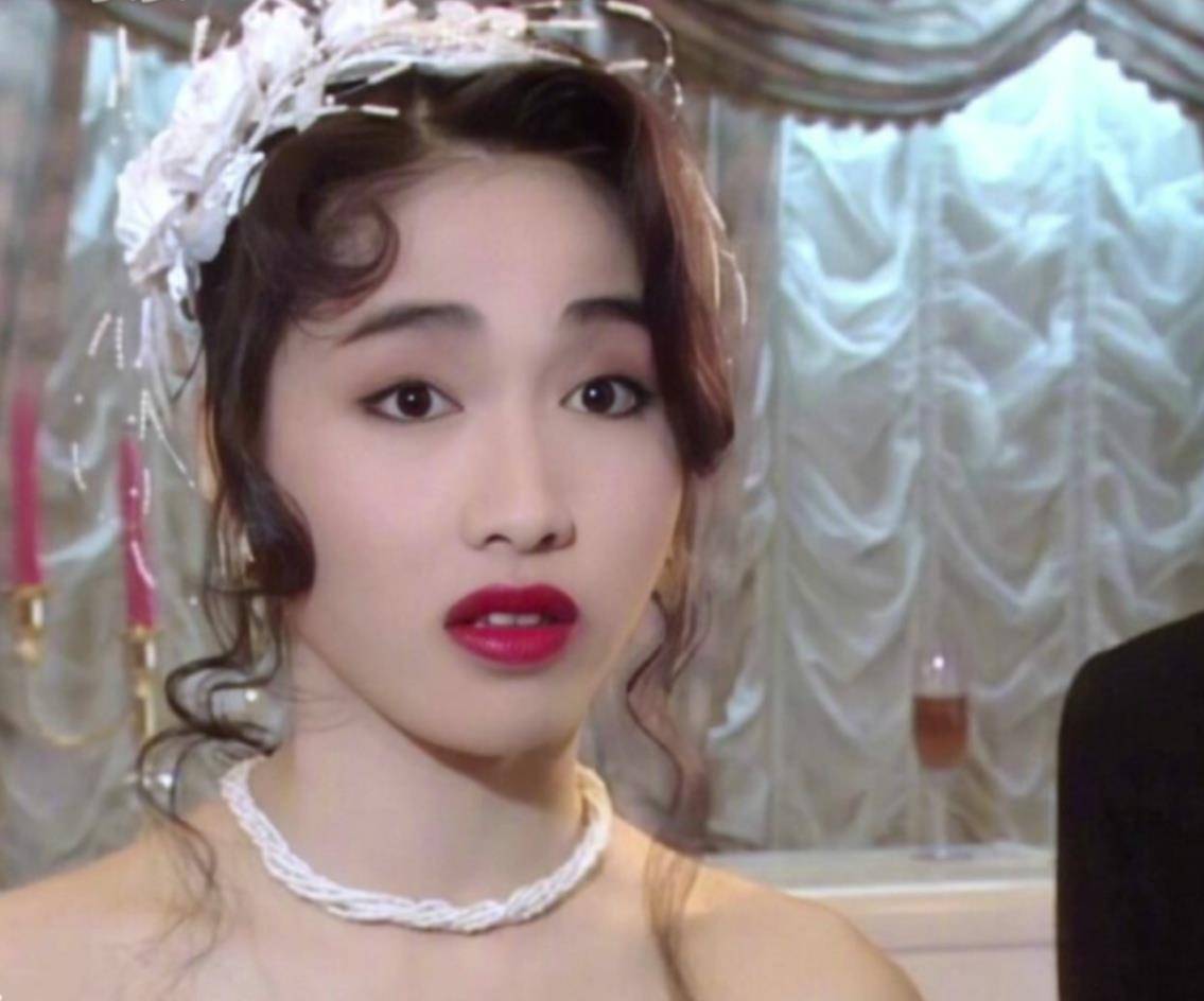 美颜暴击!千姿百态的港风婚纱美人群像,这才是神仙打架的年代