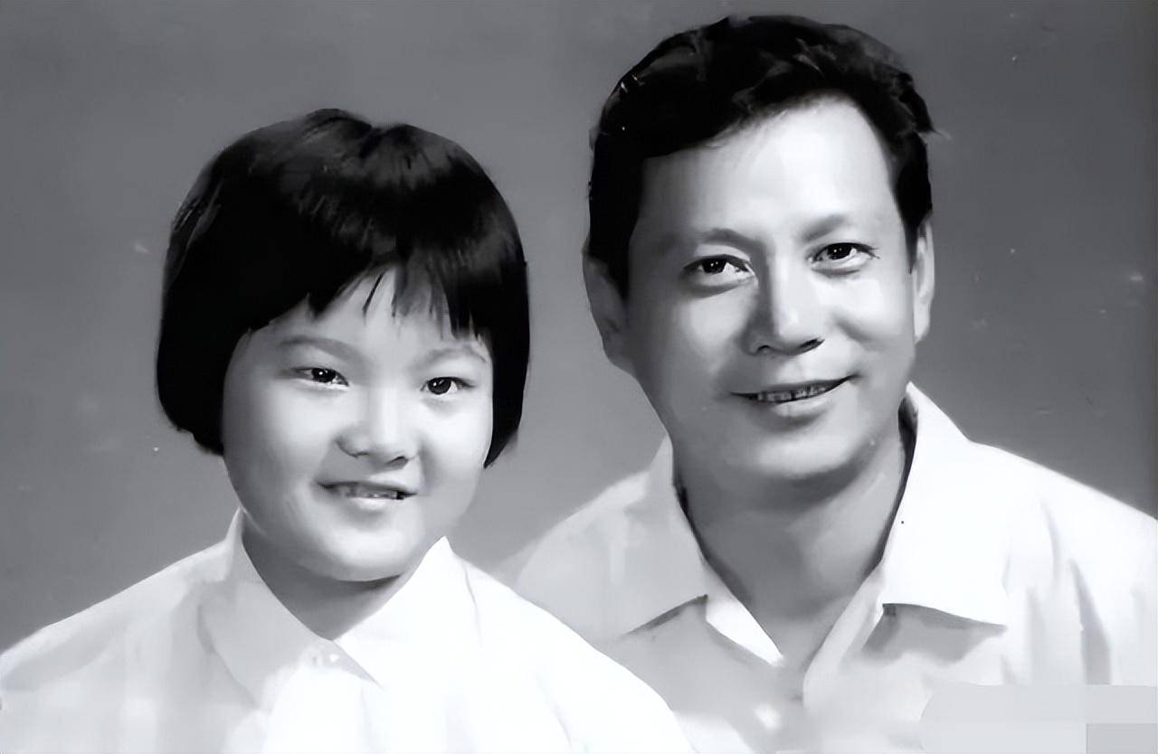 陈凯歌前妻洪晃怼龚俊?