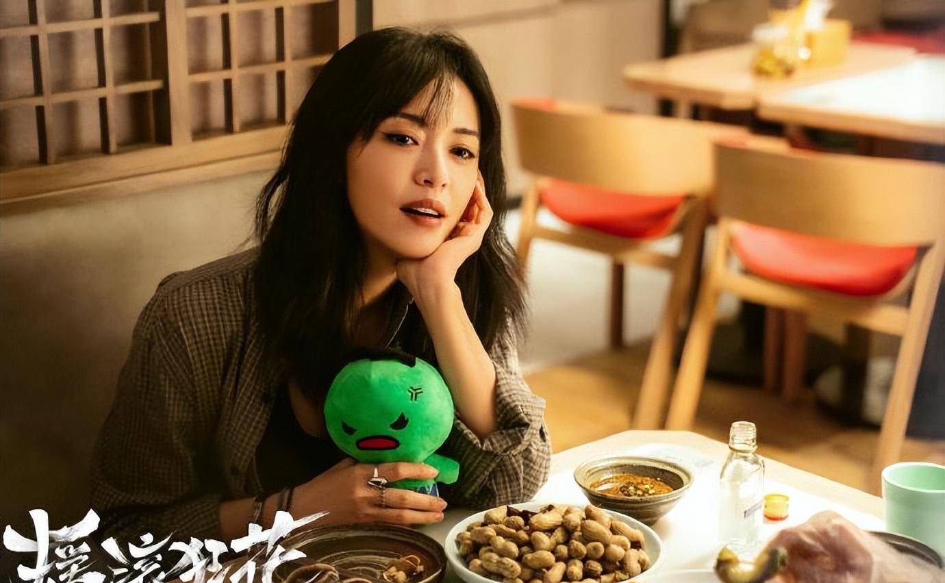 姚晨,五年生两娃,43岁靠实力出演大女主,她的人生有多精彩_女人