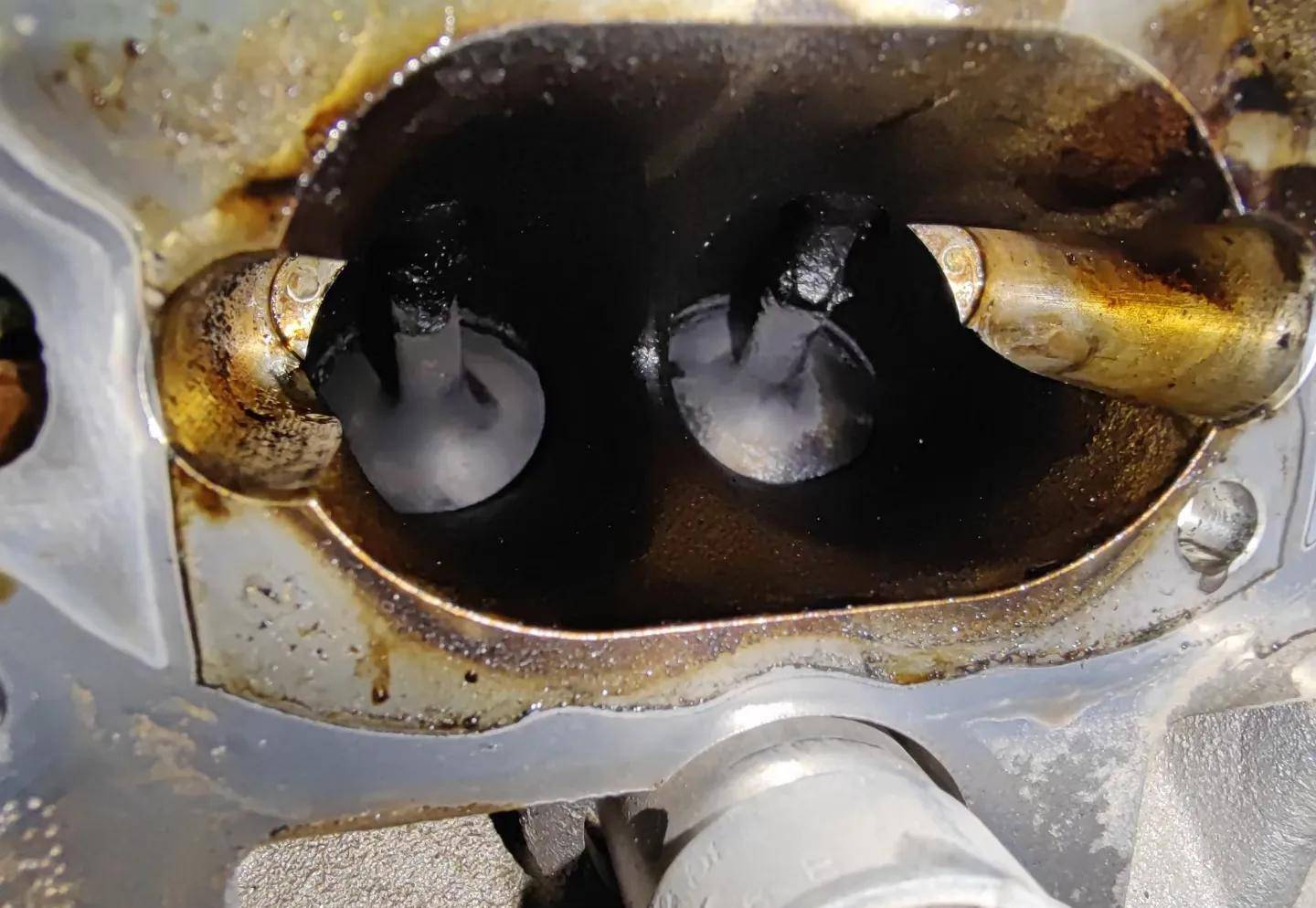 花了3000块钱清洗了开了六年车的发动机积碳 洗完后和新车效果一样