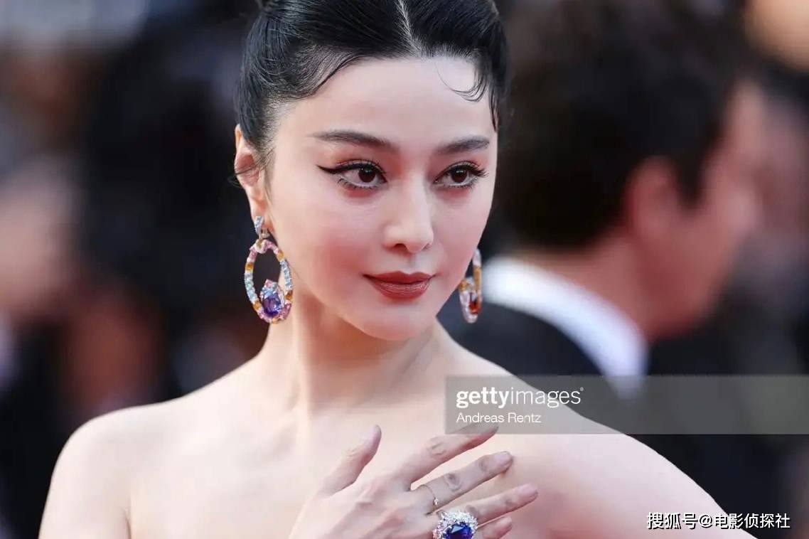 范冰冰戛纳最新生图被群嘲:皮肤差,虎背熊腰,背上还有大片痘痘_网友