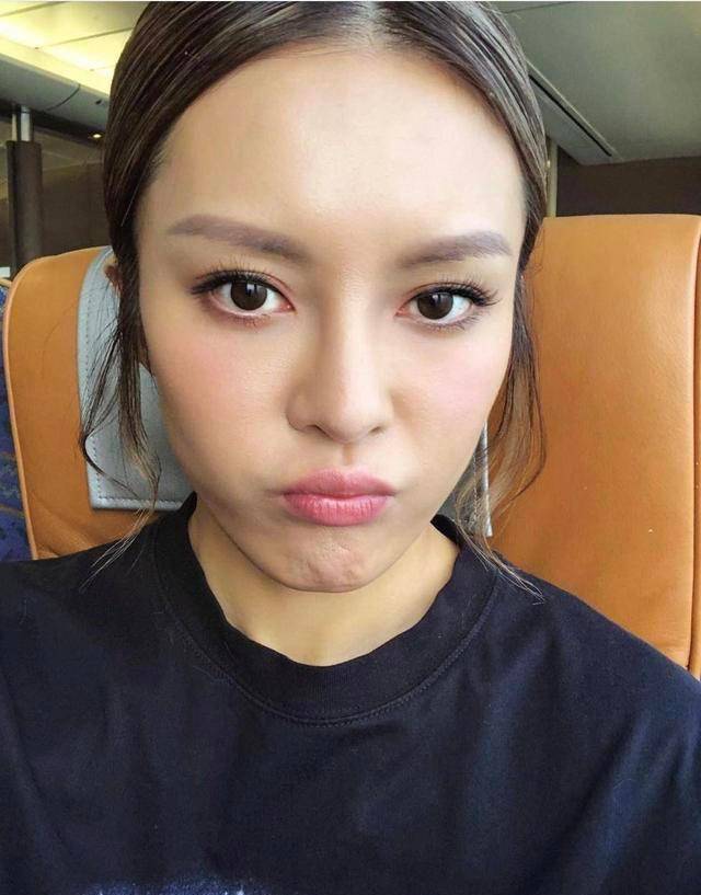 tvb小花晒男友视角美照因火辣身材及高贵气质被称"靓得太离地"_张曦雯