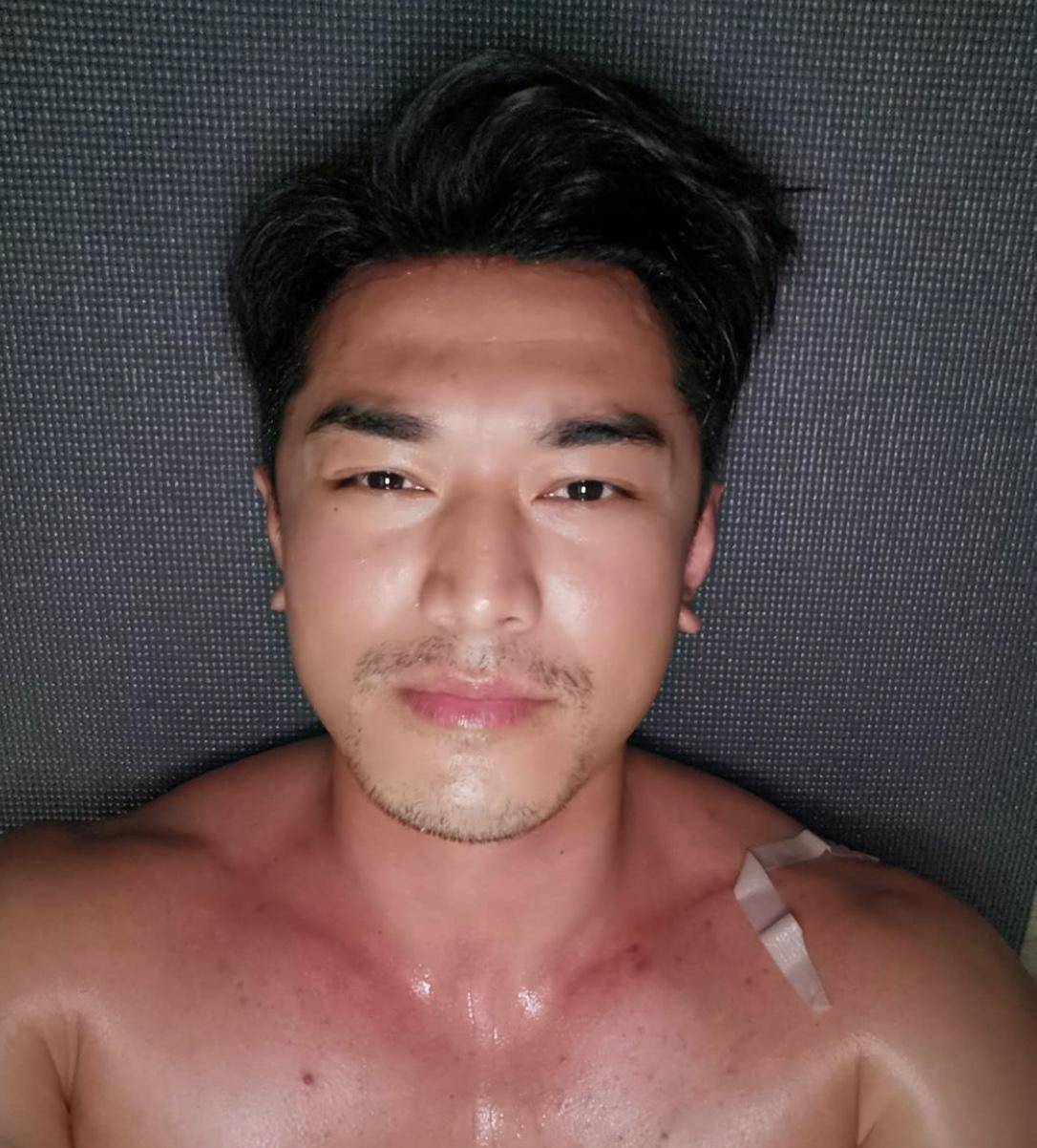 tvb御用富二代做健身达人,秀巧克力腹肌,女儿仅读四