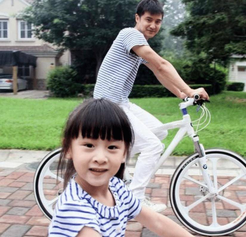 说到《爸爸去哪儿》相信觉得还记得当时奥运冠军田亮带着女儿森碟去