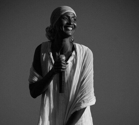 warisdirie:非洲"沙漠之花",超模中的女权斗士,全球女性典范_生涯_ins