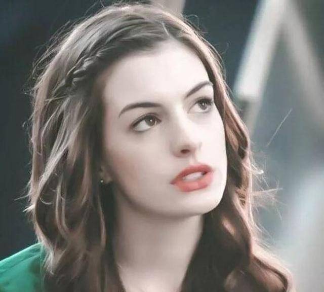 安妮海瑟薇也好美好甜,白齿红唇五官精致,网友纷纷夸赞_女神_公主