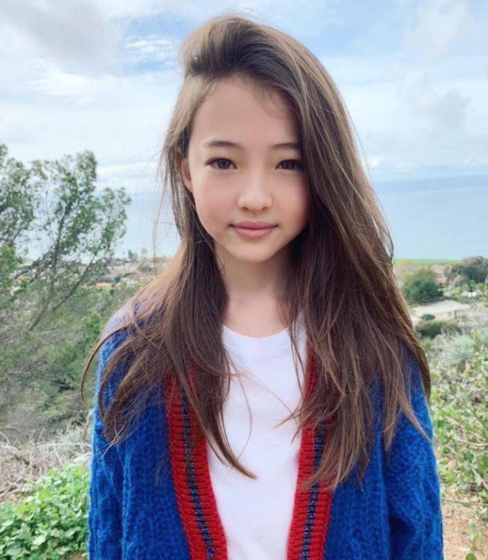 yg最小练习生,jennine师妹颜值逆天,论穿搭还不如这个11岁小孩_gross