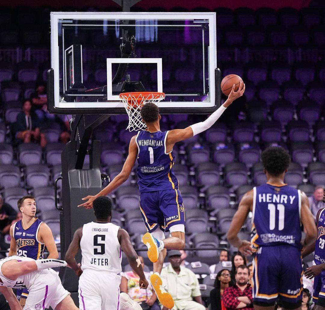 文班亚马在比赛中上篮大都会92在法国betclic07liteproa联赛中排名