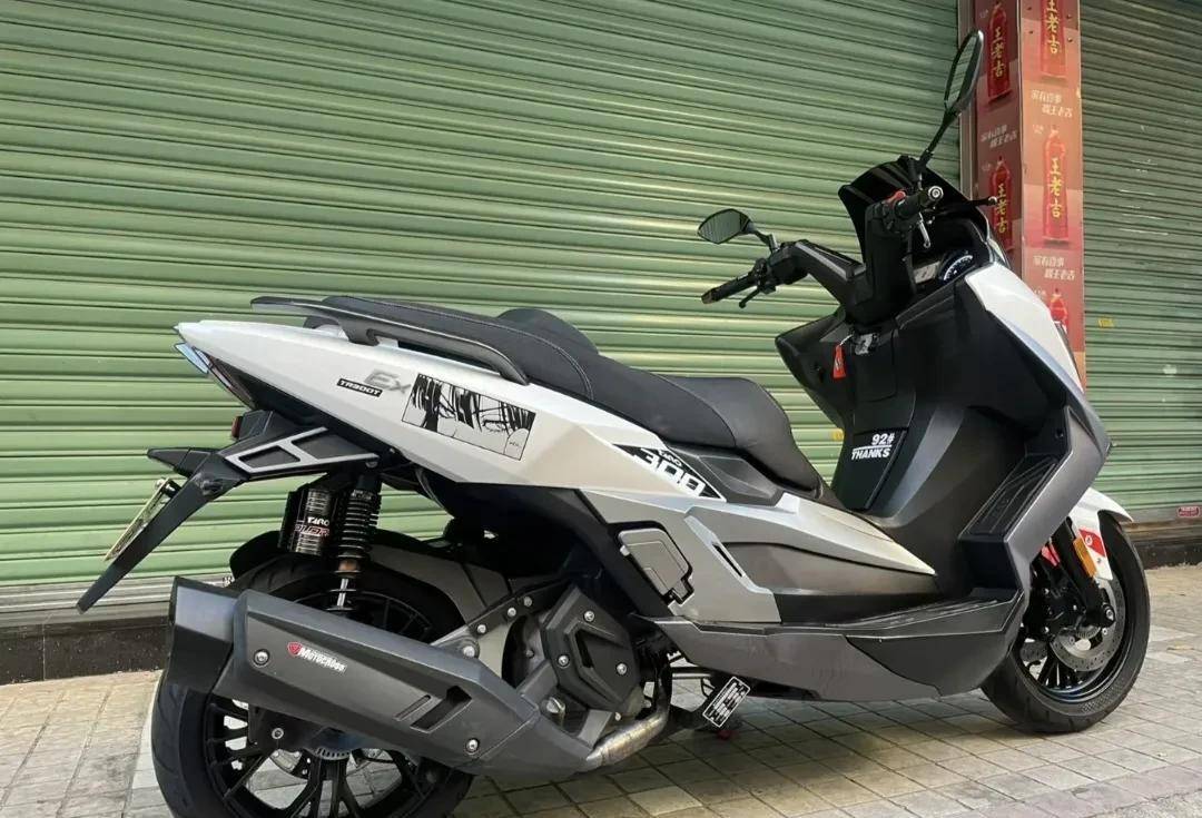 台荣300踏板车!经典时尚造型,你喜欢这款车型吗?_搜狐汽车_搜狐网