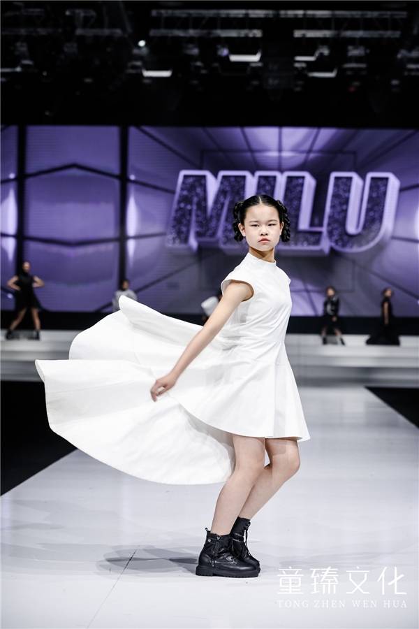 恭喜庞嘉钡,陈怡菲荣获第三季全球偶像城市总决赛明星超模称号_获奖_