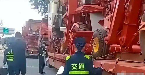 夏收在即，上百台收割机却无法下高速？回应来了-收割机允许上路吗