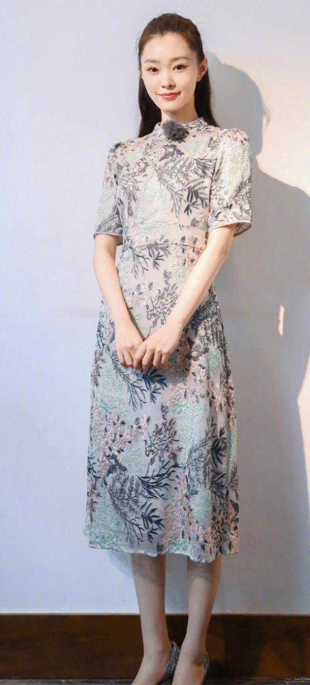 被认为是旗袍风的宋轶,却也造型百变,令人难以超越_感觉_形象_白色