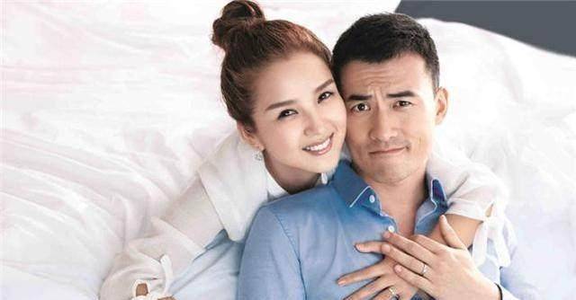 何洁无奈找不到正确方法，三岁七宝想爸爸有些尴尬，背影好心酸！ 
