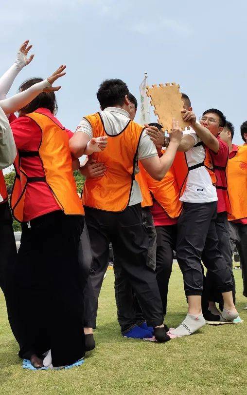 抢滩登陆/破冰热身工作时全力以赴,游玩时热情奔放