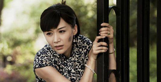 长腿白到发光,出门开豪车运动鞋上万_姚芊羽_生活_本人