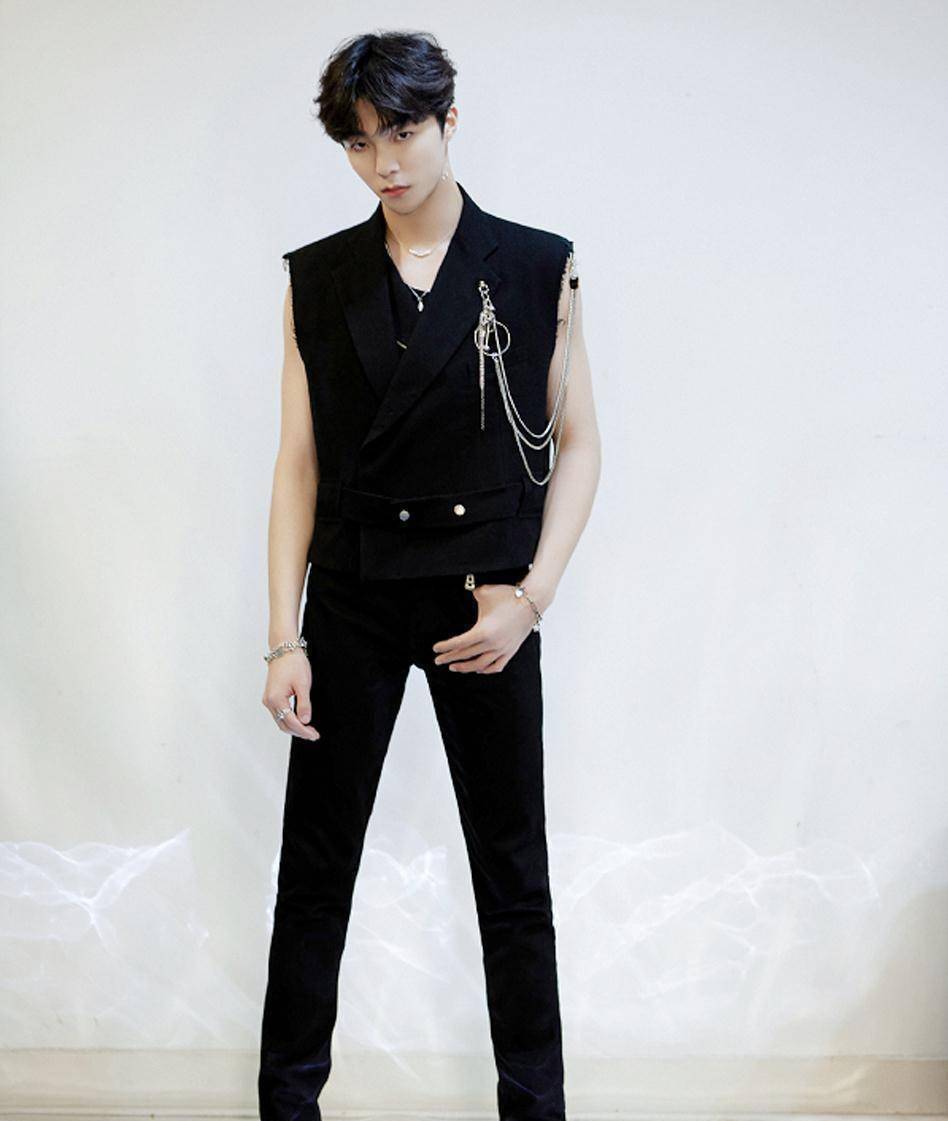 陈立农衣品开挂,软酷皆宜,真是型男,小奶狗的穿搭典范_农农_舞台_西装