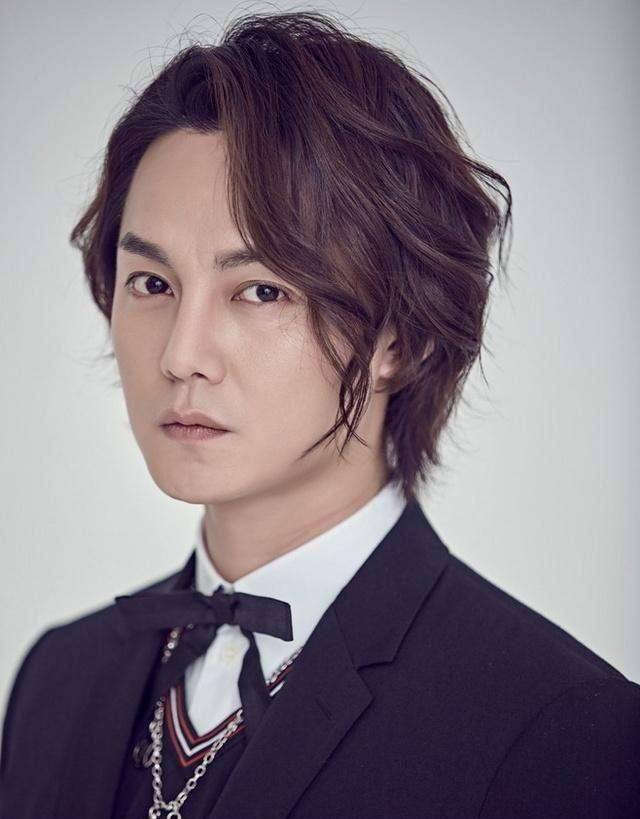 尹正手滑点赞,疑似恋情曝光_蒋梦婕_网友_羽绒服