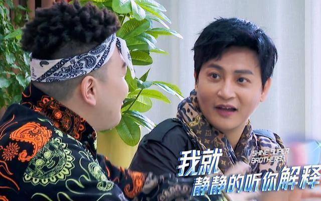 陈志朋唱《青苹果乐园》掀回忆杀,却让肚腩抢镜,还被众星孤立?