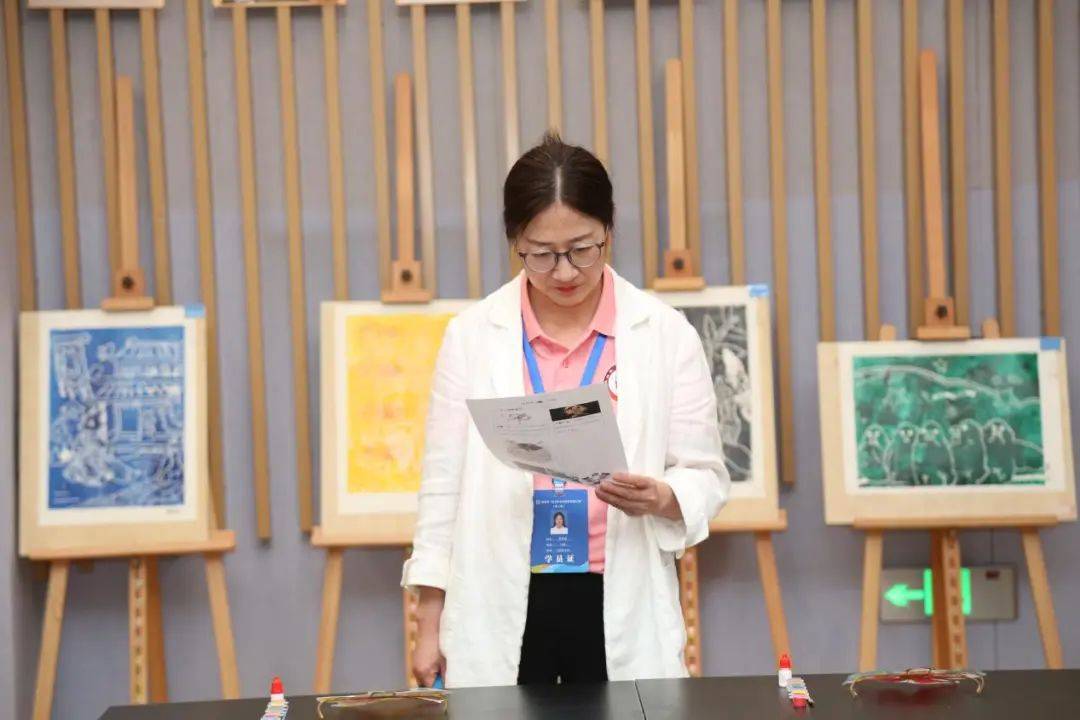 功能室,实验室,室内篮球馆,室外操场,学生宿舍等场所,对启佳学校有了