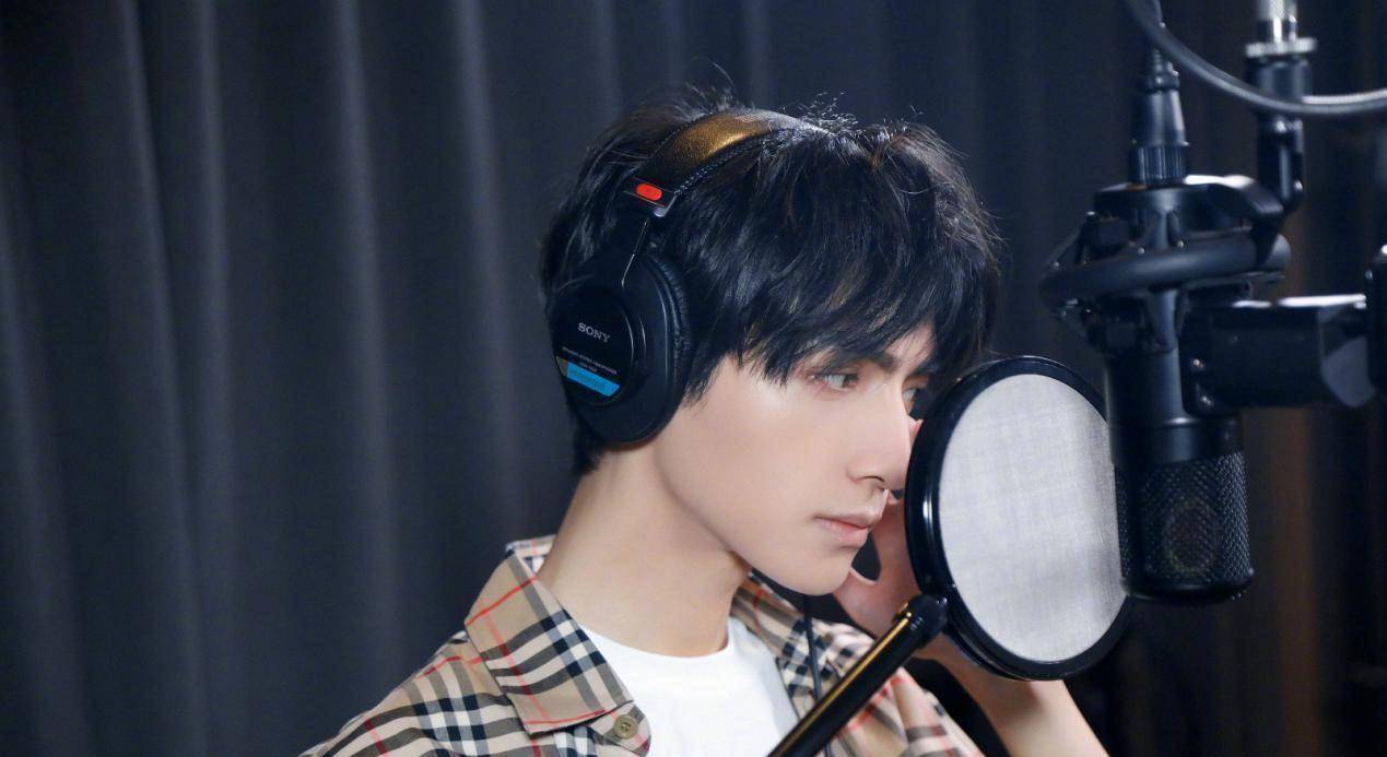 陈伟霆坦言中年危机,荧幕前哽咽,年龄同30 的他却风生水起_方面_观众