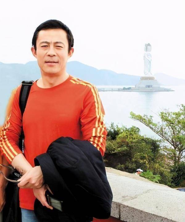 沧桑侯勇再婚:人到50再爱一次_王瑞_生活_婚姻