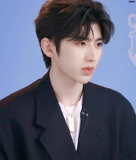 蔡徐坤疑似认爱lisa?