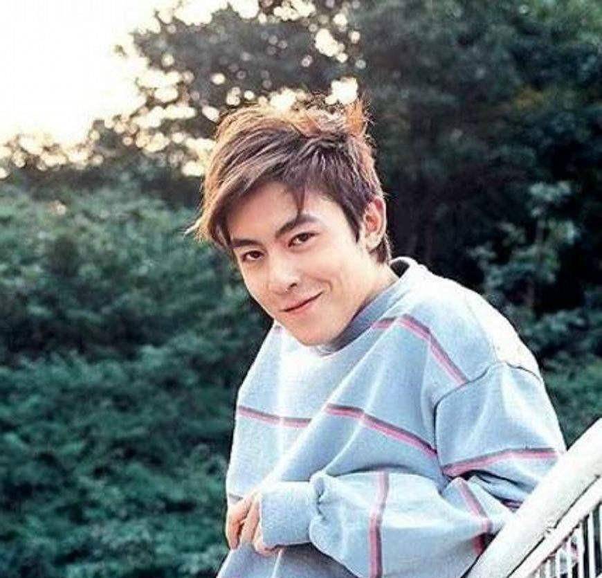 原创            陈冠希被问娱乐圈谁比你帅？陈冠希：娱乐圈比我帅的，就这两个人（歌唱演员陈冠馥简历）