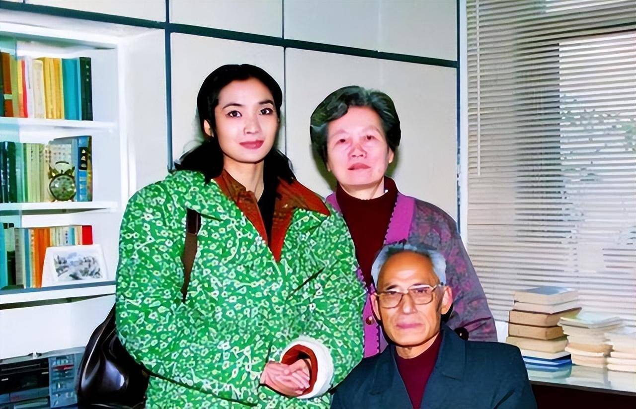 著名演员李婷,10年后,前夫带女儿再婚,弟弟的做法让人心寒_张子健