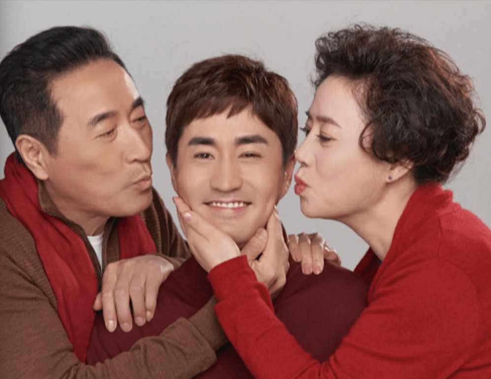 喜欢跟在父亲身后的杨玏,经常会跟着对方去人艺的剧院,因此认识了徐帆