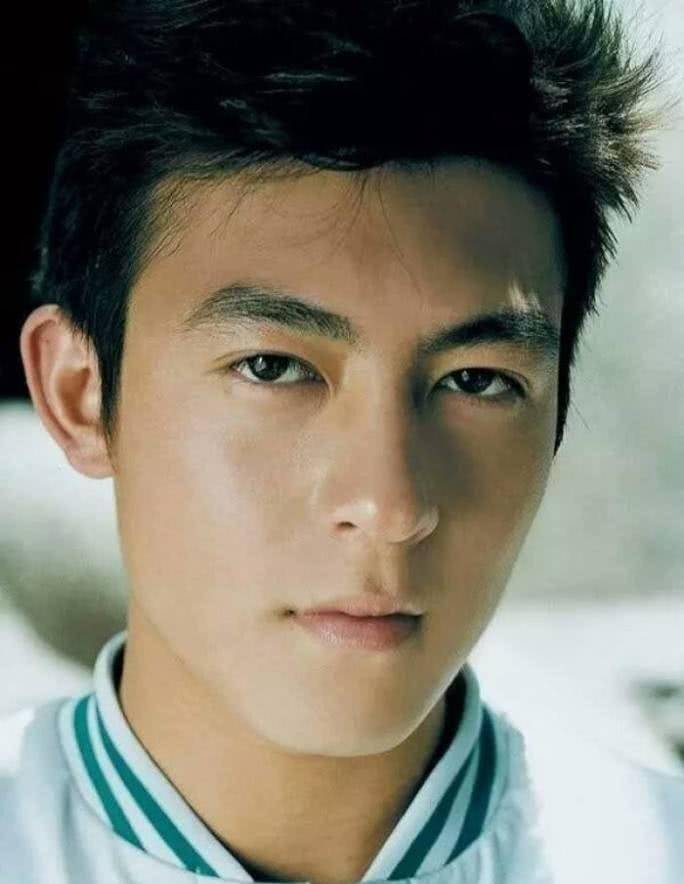 原创            陈冠希被问娱乐圈谁比你帅？陈冠希：娱乐圈比我帅的，就这两个人（歌唱演员陈冠馥简历）