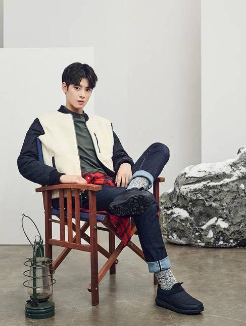 车银优真狠!为显腿长竟把西服扎进裤腰中,画风效果却如此时尚!