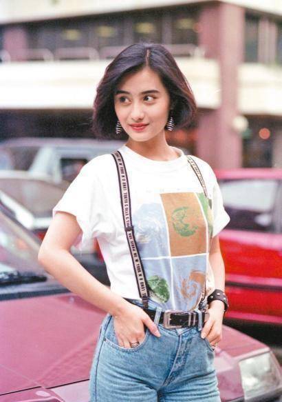 陈德容是90年代比较火的女明星,她与王祖贤两个人还是发小.