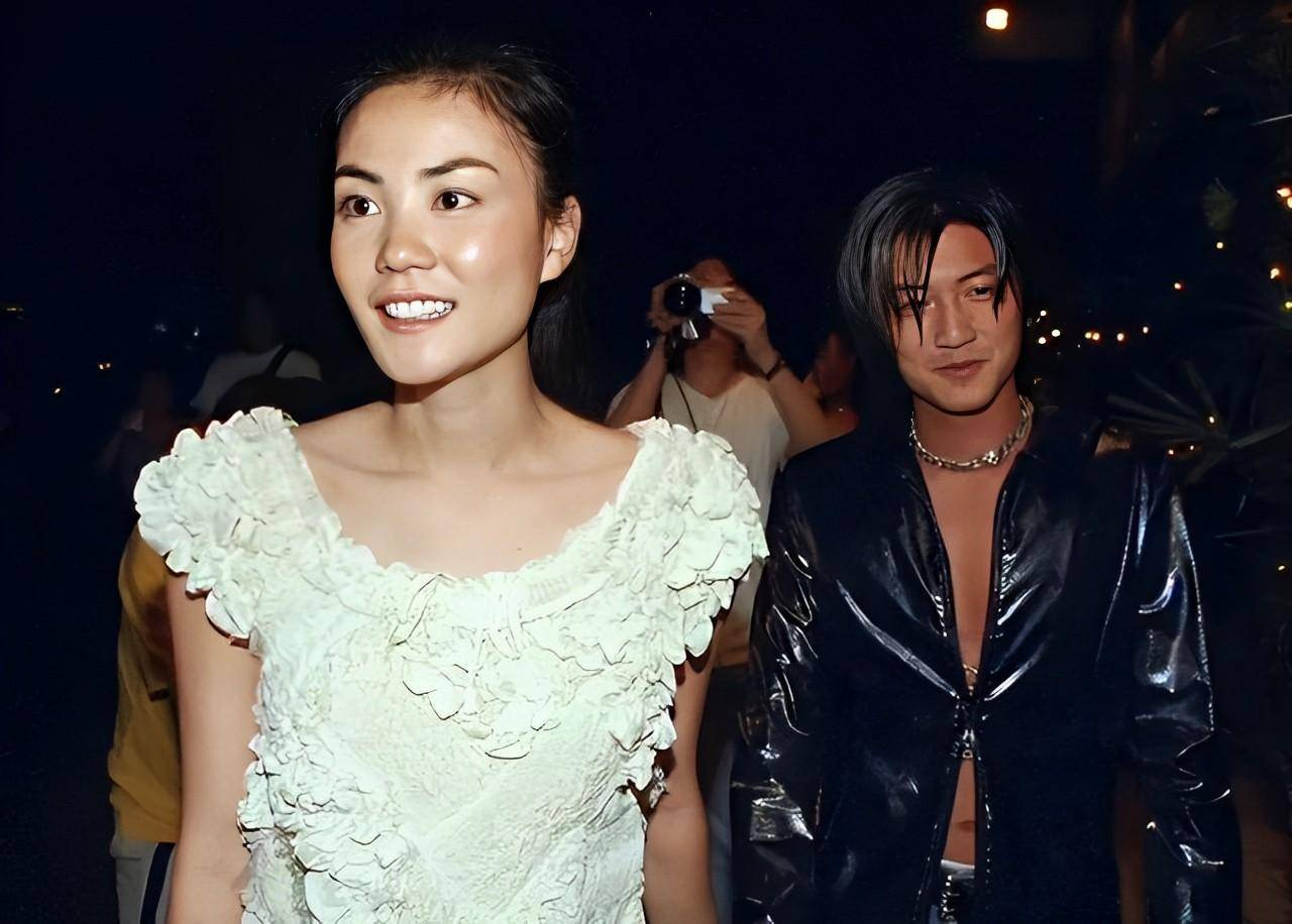 歌后王菲:离过2次婚,情归谢霆锋,54岁的她终获幸福_窦唯_张亚东_音乐