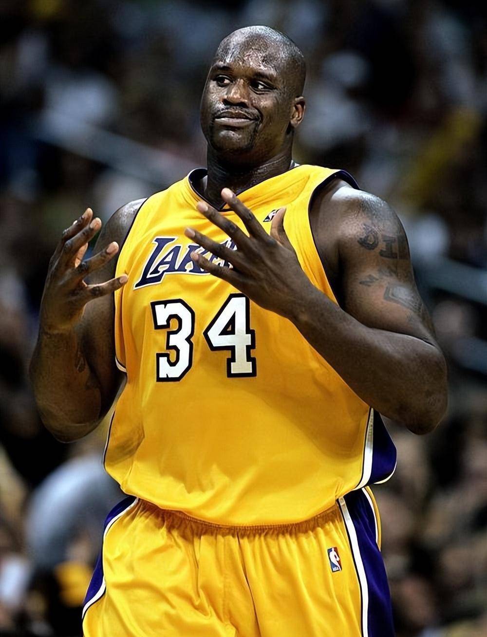 小皇帝是詹姆斯自封的吗_球员_球场上_历史