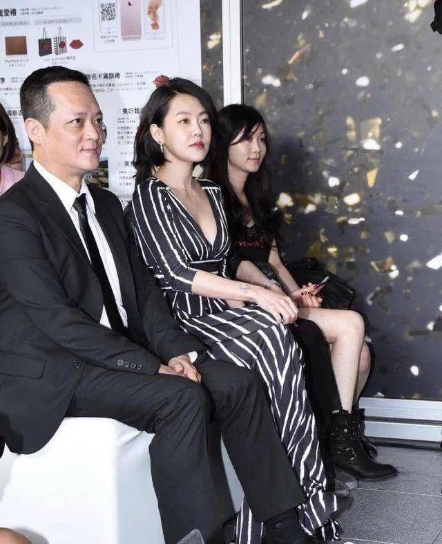 小s婚后更大胆,与蔡依林"泳装秀",快年过半百了还身材这么好_时尚
