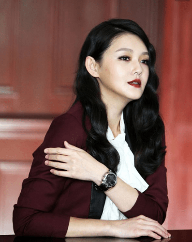 大s凌晨发文回不去了,并配上旧照片,网友:和汪小菲婚姻生变?