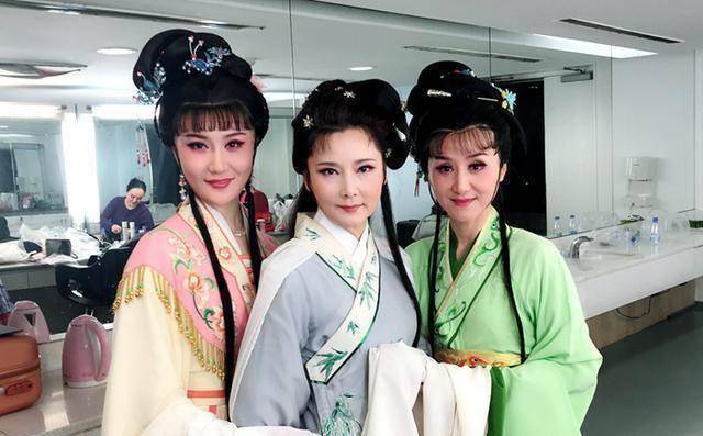 从越剧"五朵金花"到影视"姨太太专业户",她与初恋成一生眷属_何赛飞