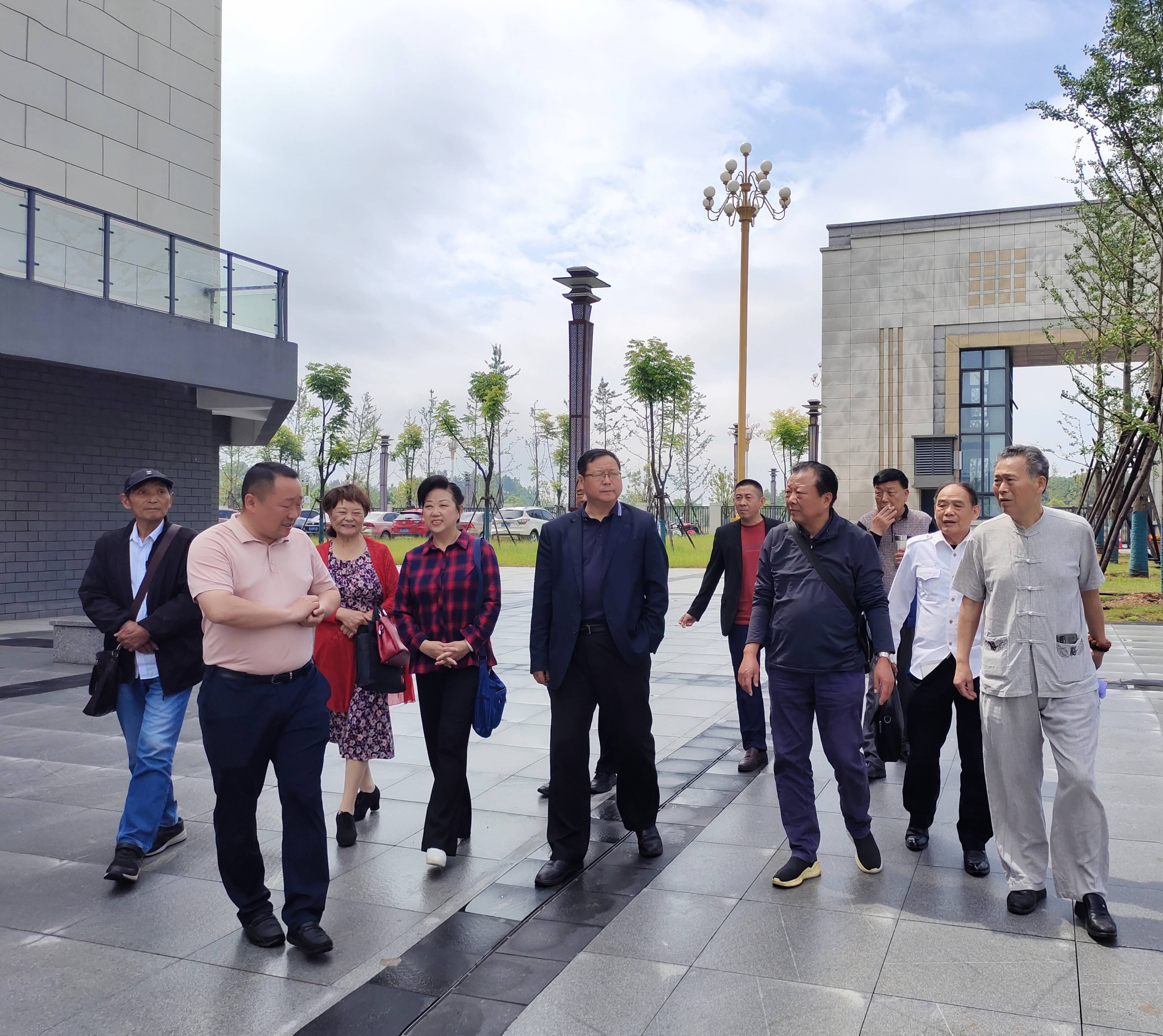 【乐向人间报好春】黄梅实验高中采风纪实