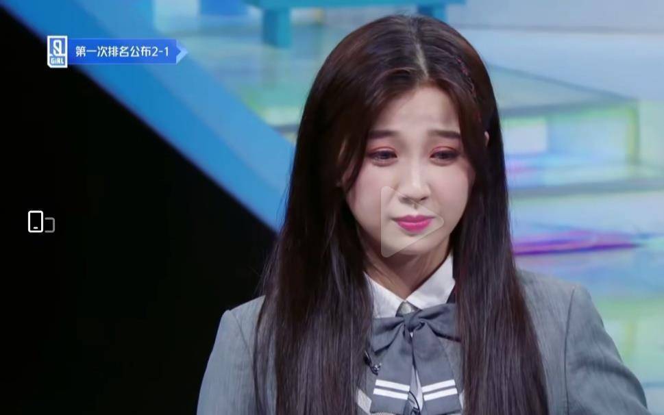 青春有你虞书欣排名第一,谁注意到第二许佳琪的表情,说不羡慕是假的