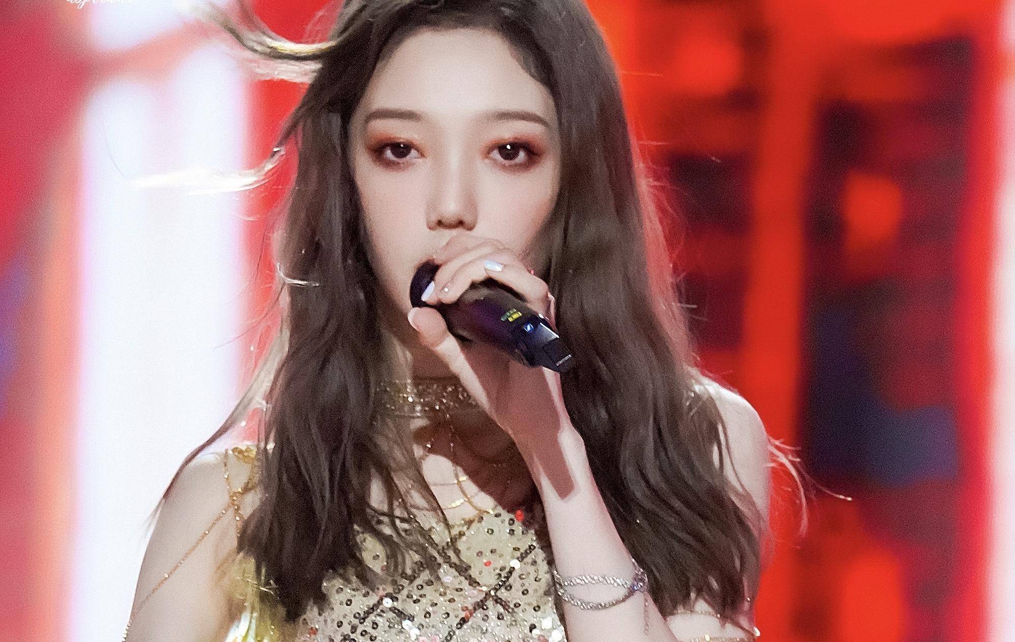 创三决赛来袭,姜贞羽单独发言镜头绝美,发言时被任豪盯着笑_表演_时候